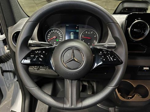 Used 2025 Mercedes-Benz Sprinter 2500 image 21