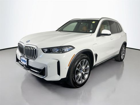 Used 2025 BMW X5 xDrive50e w/ Premium Package image 2
