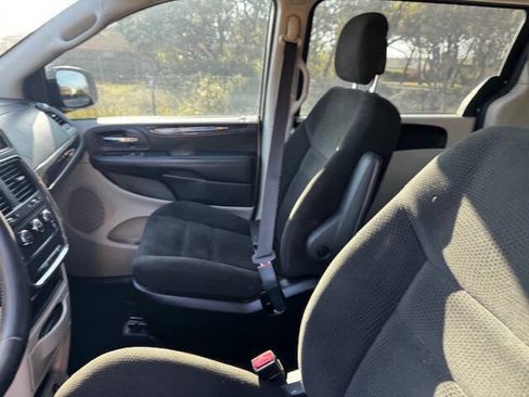 Used 2016 Dodge Grand Caravan American Value Package w/ UConnect Hands-Free Group image 39