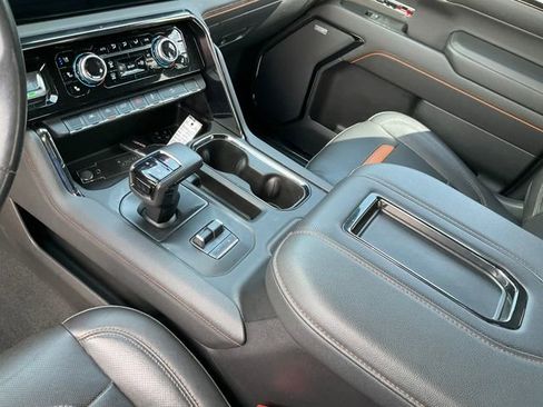 Used 2022 GMC Sierra 1500 AT4 w/ AT4 Preferred Package AWD/4WD image 17