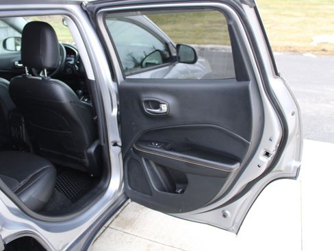 Used 2019 Jeep Compass Latitude w/ Popular Equipment Group image 8