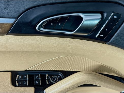 Used 2016 Porsche Cayenne w/ Premium Package image 27