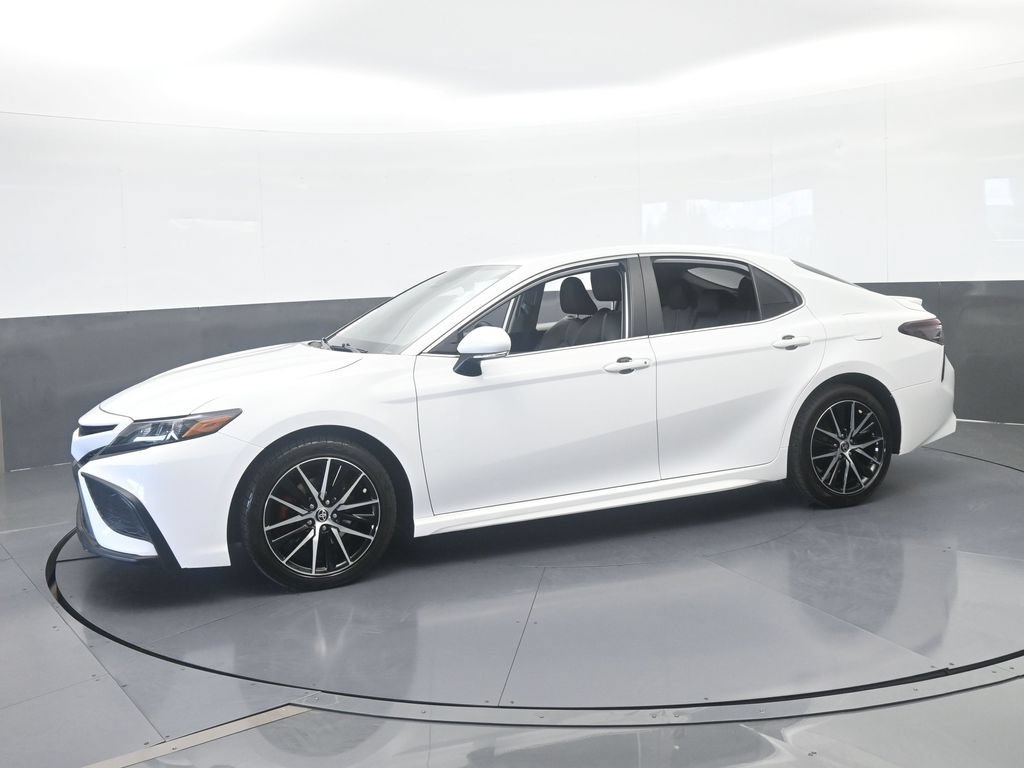 Used 2022 Toyota Camry SE w/ Convenience Package FWD image 2