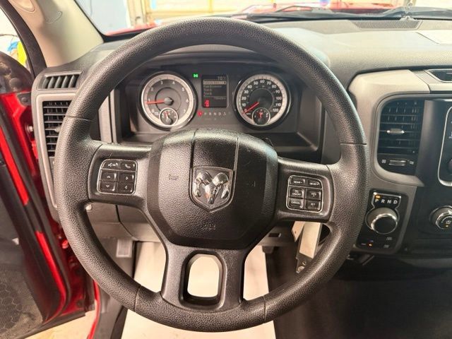 Used 2017 RAM 1500 Express AWD/4WD image 11