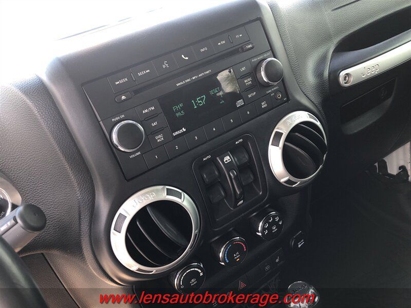 Used 2016 Jeep Wrangler Unlimited Rubicon AWD/4WD image 16