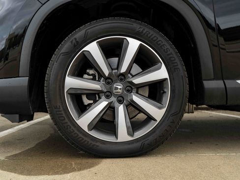 Used 2025 Honda Pilot Elite image 13