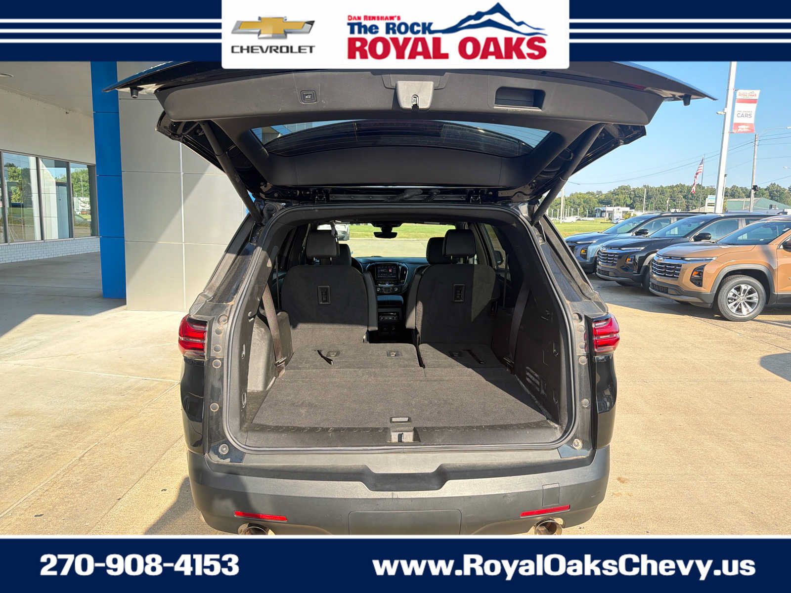 Used 2023 Chevrolet Traverse LT w/ LT Premium Package AWD/4WD image 5