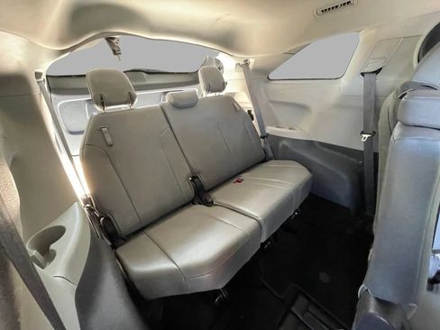 Used 2021 Toyota Sienna FWD image 23