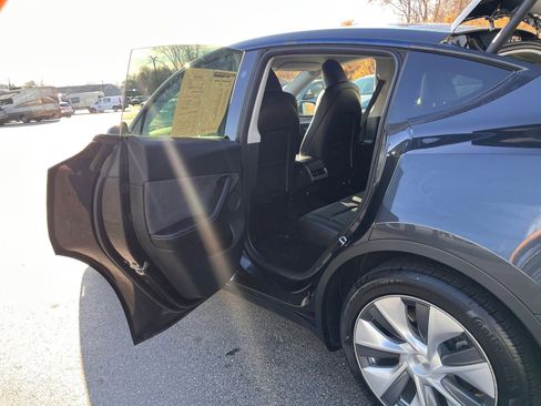 Used 2024 Tesla Model Y Long Range image 19