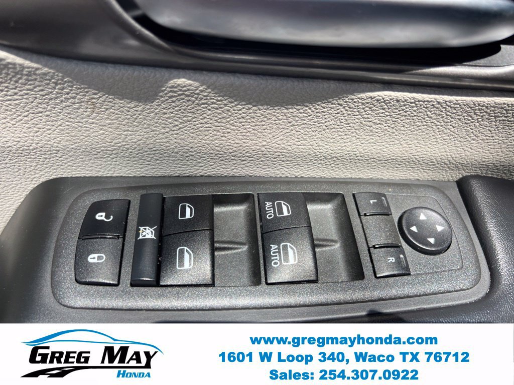 Used 2022 Chrysler Pacifica Touring-L FWD image 24