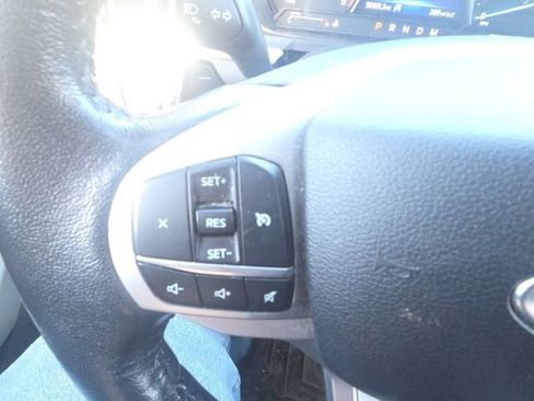 Used 2020 Ford Explorer XLT image 30