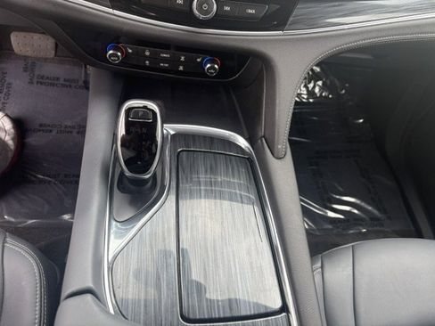 Used 2021 Buick Enclave Essence FWD image 14