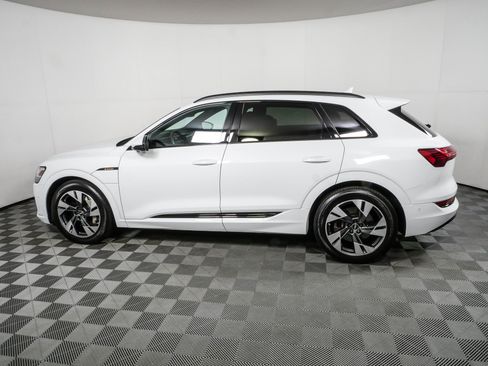 Used 2023 Audi e-tron Premium w/ Convenience Plus Package AWD/4WD image 30