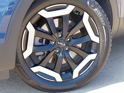 Used 2023 Kia Telluride S w/ S Sunroof Package image 2