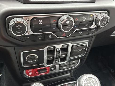 Used 2018 Jeep Wrangler Unlimited Rubicon AWD/4WD image 31