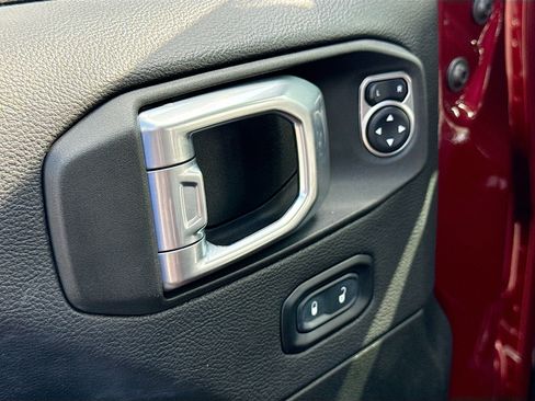 Used 2021 Jeep Wrangler Unlimited Sahara image 8