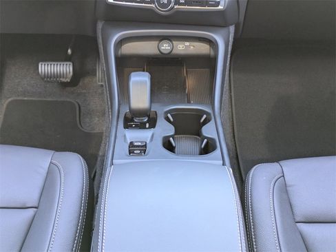 Used 2026 Volvo XC40 B4 Core image 21