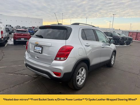 Used 2020 Chevrolet Trax LT w/ LT Convenience Package image 7