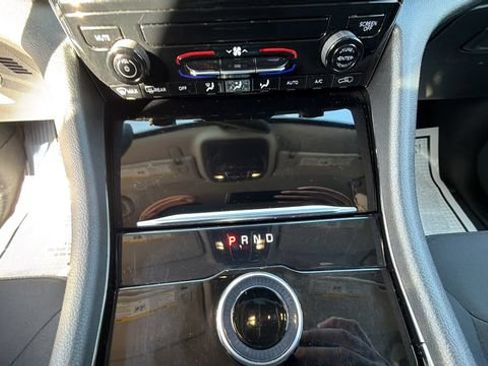 Used 2023 Jeep Grand Cherokee Laredo AWD/4WD image 16
