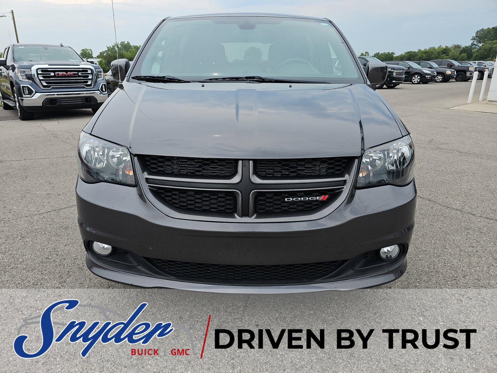 Used 2020 Dodge Grand Caravan GT FWD image 3