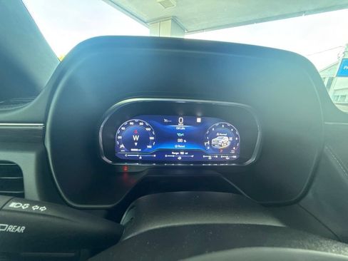 Used 2023 Chevrolet Tahoe Z71 w/ Luxury Package AWD/4WD image 27