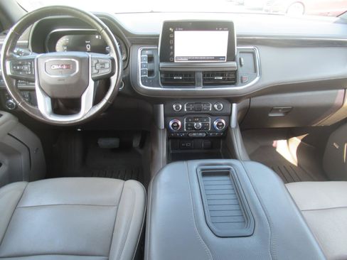 Used 2022 GMC Yukon XL SLT w/ SLT Premium Package AWD/4WD image 12