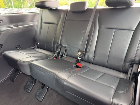 Used 2024 Ford Expedition XLT image 24