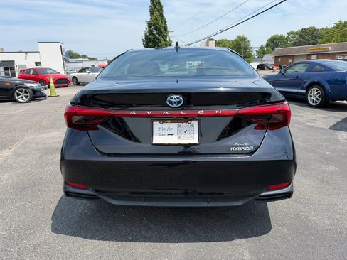 Used 2019 Toyota Avalon XLE FWD image 4