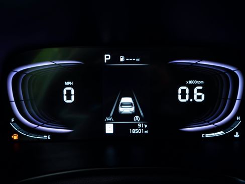 Used 2025 Kia Soul LX FWD image 22