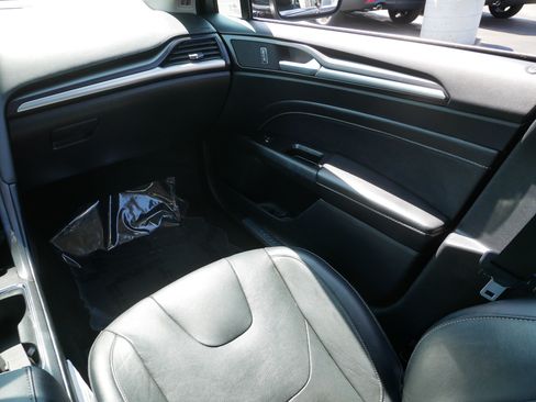 Used 2019 Ford Fusion Titanium AWD/4WD image 11