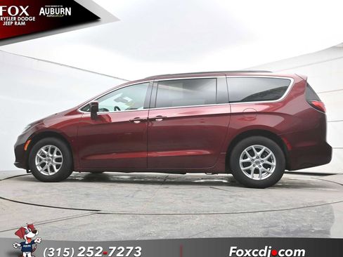 Used 2022 Chrysler Pacifica Touring-L image 19