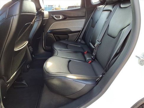 Used 2024 Jeep Compass Latitude image 12