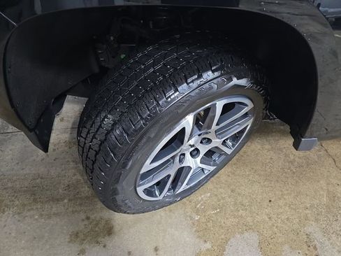 Used 2023 Chevrolet Colorado Z71 w/ Z71 Convenience Package 2 image 33