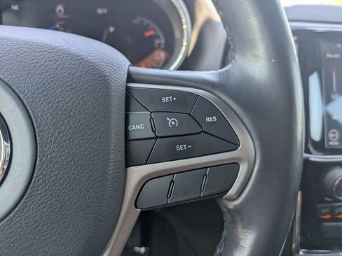 Used 2019 Jeep Grand Cherokee Altitude AWD/4WD image 32