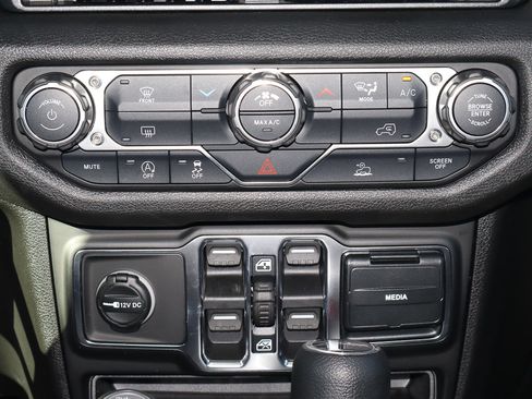 New 2026 Jeep Gladiator Sport image 19