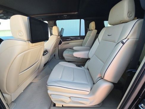 Used 2023 Cadillac Escalade ESV Premium Luxury w/ LPO, Radiant Package image 14