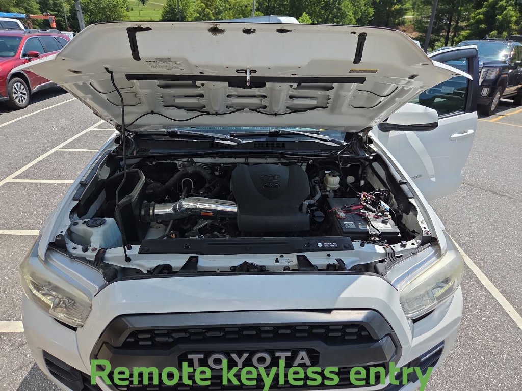Used 2017 Toyota Tacoma TRD Off-Road AWD/4WD image 17