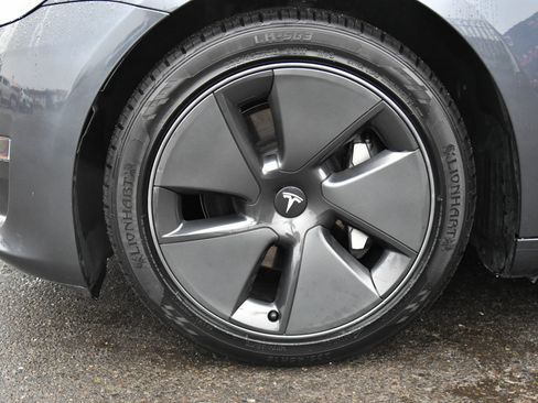 Used 2023 Tesla Model 3 Standard Range image 12