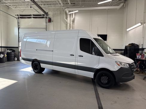 Used 2025 Mercedes-Benz Sprinter 3500 image 7