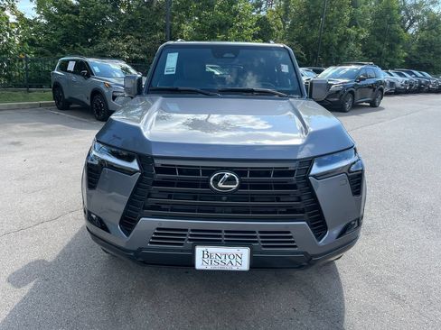 Used 2026 Lexus GX 550 w/ Cold Area Package AWD/4WD image 8