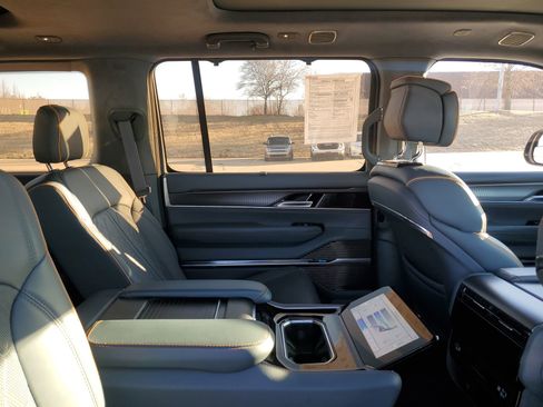 Used 2023 Jeep Grand Wagoneer Series III w/ Quick Order Packagew 28T image 34