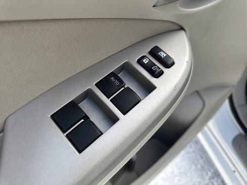 Used 2011 Toyota Corolla LE image 14