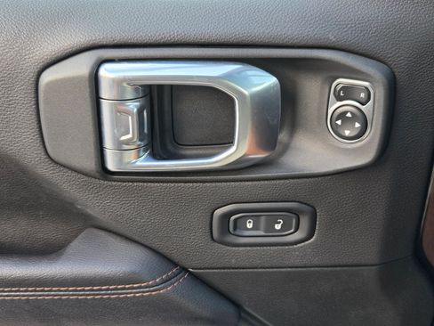 Used 2022 Jeep Wrangler Unlimited Rubicon AWD/4WD image 11
