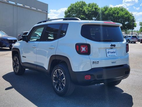 Used 2023 Jeep Renegade Latitude AWD/4WD image 6