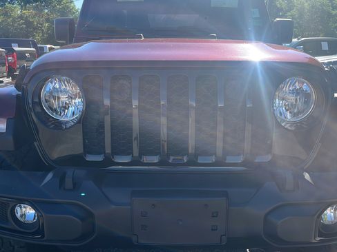 Used 2021 Jeep Gladiator Sport AWD/4WD image 11