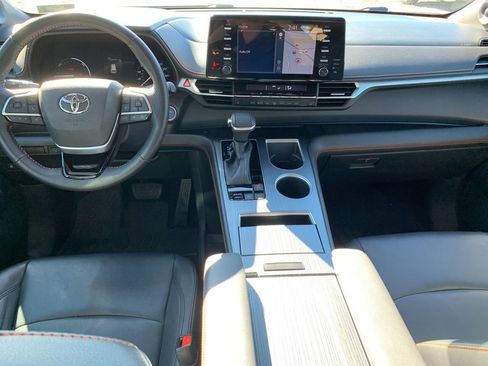 Used 2022 Toyota Sienna XSE w/ XSE Plus Package image 16