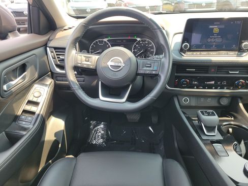 Certified 2023 Nissan Rogue SV w/ SV Premium B Package AWD/4WD image 10