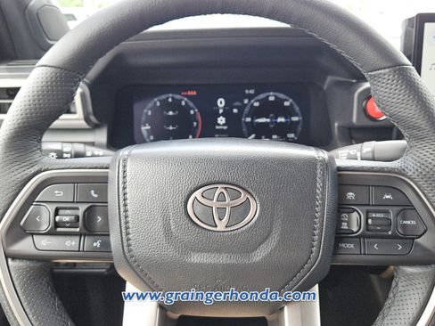 Used 2025 Toyota Tacoma TRD Sport w/ TRD Sport Upgrade Package image 19