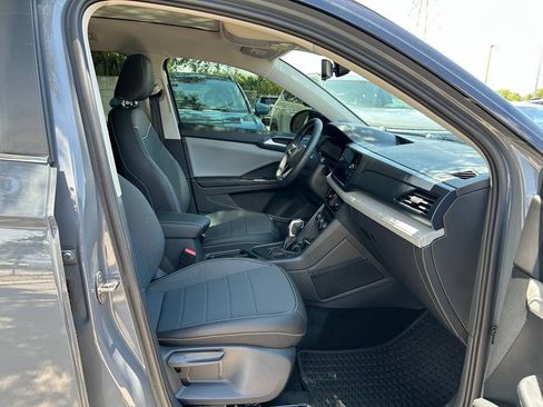 Used 2024 Volkswagen Taos SE w/ Panoramic Sunroof Package FWD image 40