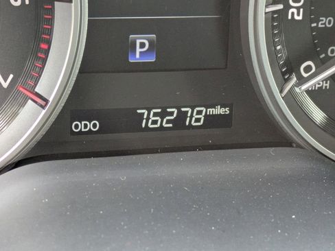 Used 2018 Toyota Land Cruiser image 10